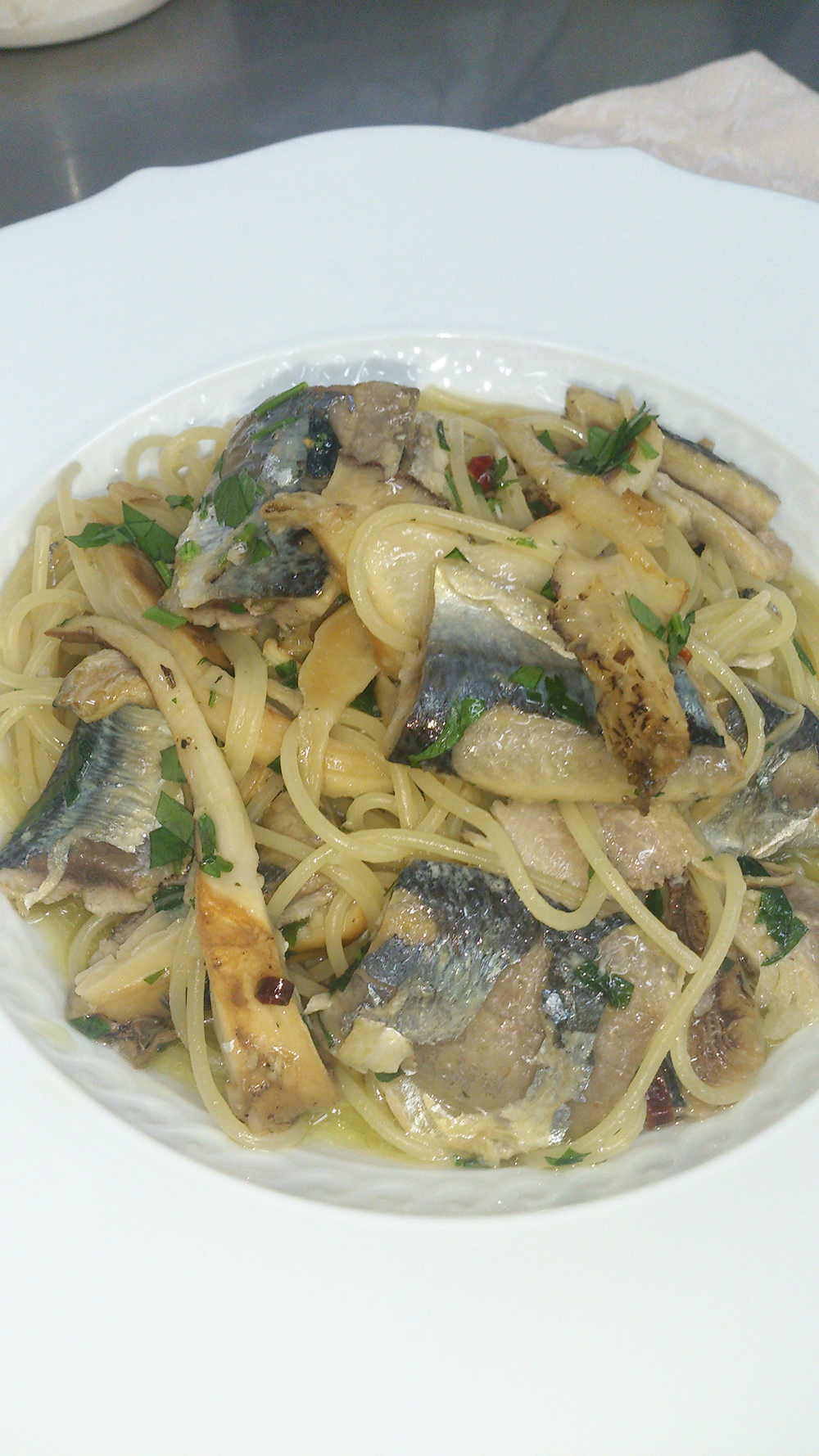 秋刀魚と松茸のアーリオオーリオ スパゲッティ